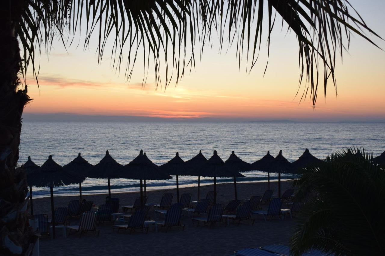 Mirto Beach Hotel & Restaurant パラリア・ブラフ エクステリア 写真